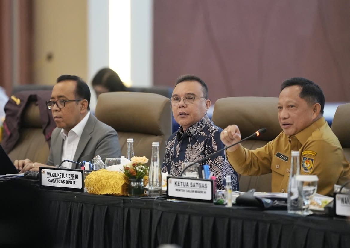 Sufmi Dasco Ahmad memimpin rapat gabungan Satgas Pemulihan Pascabencana DPR RI